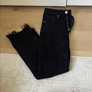 Zara Black Ankle Cropped Jeans with Frayed Hem